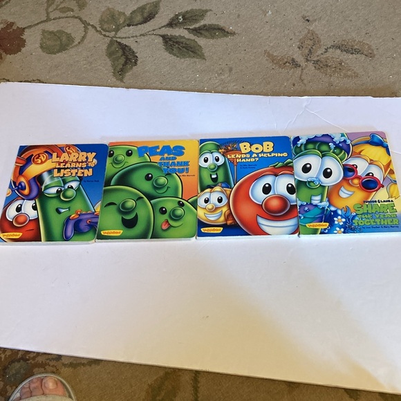 Books - Picture 2 of 8